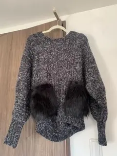 ファー付き　グレー　ニットセーター