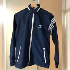 adidas originalsナイロンジャケット ネイビー
