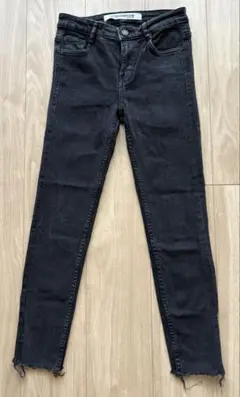 【ZARA】ブラック スキニージーンズ フリンジ裾 ストレッチ