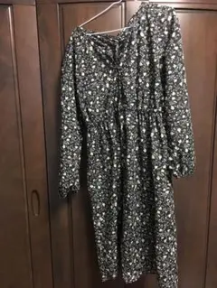 花柄ワンピース