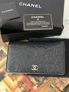 【美品】CHANEL シャネル 　カメリア　エナメル質　二つ折り財布