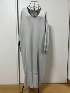 Vネック ニットワンピース ロング丈