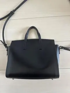 ヤーキ　ブラックレザーショルダーバッグ