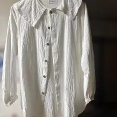 ホワイト長袖シャツ 大きな襟