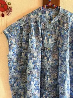 LIBERTY リバティ　handmade ハンドメイド　ブラウス　ブルー　青のサムネイル