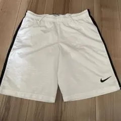 Nike DRI-FIT ホワイトハーフパンツ M