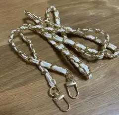 ゴールドとホワイトのスマホショルダーストラップ