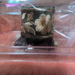 【新品未使用】ハンドメイド　花柄刺繍のポニーフック　ダークグリーン　162