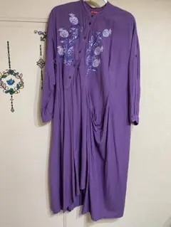 アミナ　アシンメトリー刺繍ワンピース