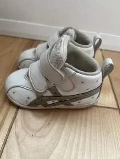 ASICS ベビーシューズ 星　13センチ　白　子ども　スニーカー　アシックス