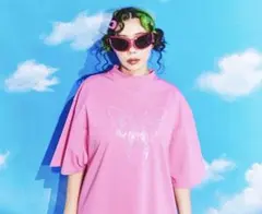 RE. アールイードット　キラキラ蝶々Tシャツ　ラインストーン　ピンクのサムネイル