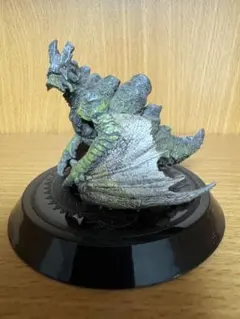 モンスターハンター　バサルモス　フィギュア