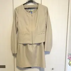 フォーマル　スーツ　入学式　ベージュ