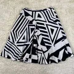 【美品】MaxMara STUDIO　幾何学柄　フレアスカート　モノトーン　42