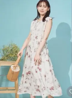 Noela ペイントラインフラワーワンピース