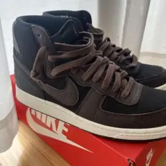 Nike ダークブラウン ハイカットスニーカー