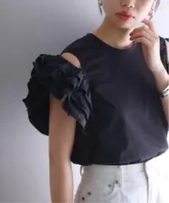 お値下げ　MARILYN MOON/マリリンムーン　gather t-shirtのサムネイル
