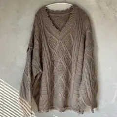 スモーキーグレーVネック ケーブル編み ニットダメージ