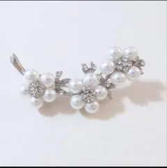 パール風　クリスタル　花　エレガントブローチ　フォーマル　結婚式　パーティ