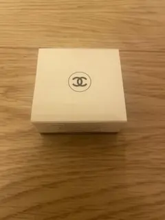 【新品未使用品】公式 CHANEL イドゥラ ビューティ リップ バームのサムネイル