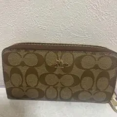COACHシグネチャー柄アコーディオンジップウォレット　PVCコーティング長財布
