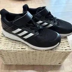 adidas ブラック スニーカー19cm