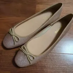 【新品】ゴールドラメ　フラットシューズ　２４cmのサムネイル