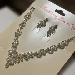 リーフデザインアクセサリーセット　ブライダル　結婚式　ネックレス　ピアス