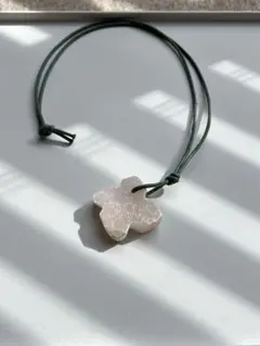 天然石？クローバー型 ペンダント 材質不明