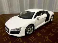 ★【美品・希少】MAISTO Audi R8 1/18スケール　アウディのサムネイル