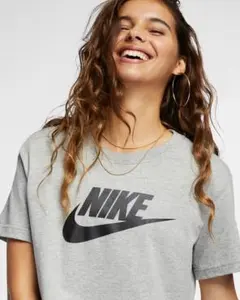 L 新品 ナイキ Tシャツ クロップド ショート丈 半袖 短丈 ウィメンズのサムネイル