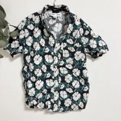 花柄 総柄 半袖 レギュラーカラー シャツ 黒 綿 ストレッチ 夏旅行 アロハのサムネイル