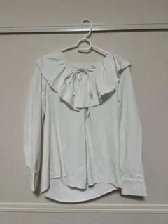 GU ホワイト フリルシャツ 長袖