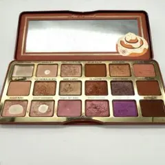 too faced スウィートピーチグロウ - メルカリ