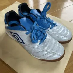【美品】フットサル　umbro シューズ シルバー/ブルー21.0cm