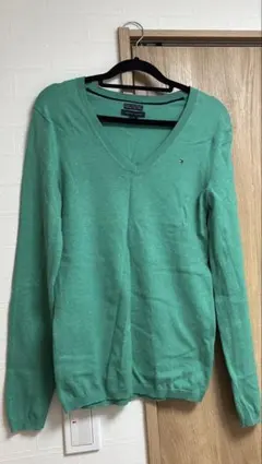 TOMMY HILFIGER グリーン Vネックセーター