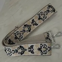 スリーコインズ　刺繍テープスマホショルダーストラップ