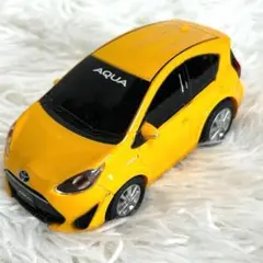 トヨタ AQUA ミニカー イエロー プルバックトイ 非売品