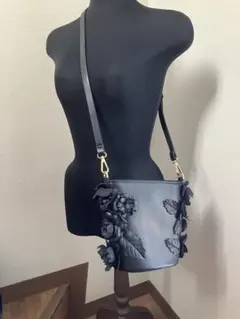 ZARAフラワー装飾 ブラックレザー ショルダーバッグ