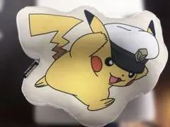 ピカチュウ クッション キャプテンデザイン　スリーコインズのサムネイル