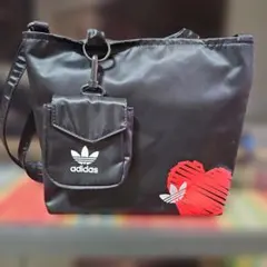 adidas ショルダーバッグ ハートグラフィックのサムネイル