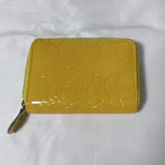 エナメル素材のコインケース（小銭入れ）