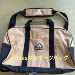 adidasのスポーツバッグ