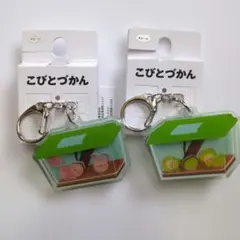 こびとづかん　カクレモモジリ　スモモノウチ　キーホルダー　アクリル　アベイル