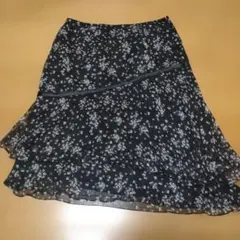 COMME CA ISM フレアスカート 花柄 ブラック Mサイズのサムネイル