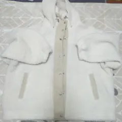 ホワイト フリースジャケット フード付き