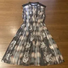 花柄チェック柄 プリーツワンピース ノースリーブのサムネイル