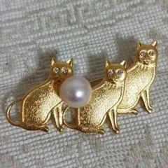 パール付き猫　ブローチ