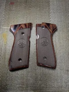 ベレッタ92 木製グリップ ブラウン BERETTAロゴ刻印入り - メルカリ