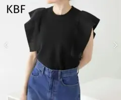 美品　KBF　フリルスリーブ ブラック ノースリーブニット　トップス